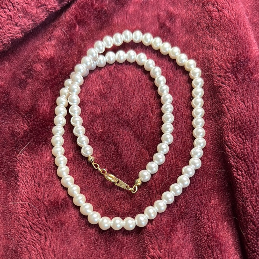 Elegant White Pearl Necklace